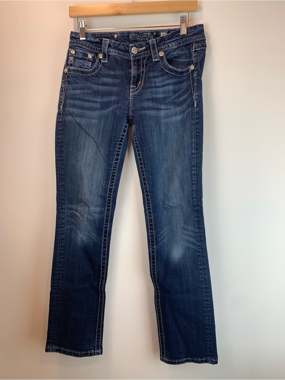 Dark Wash Miss Me Jeans sz 27 mid rise easy straight fall school bling *flaw*